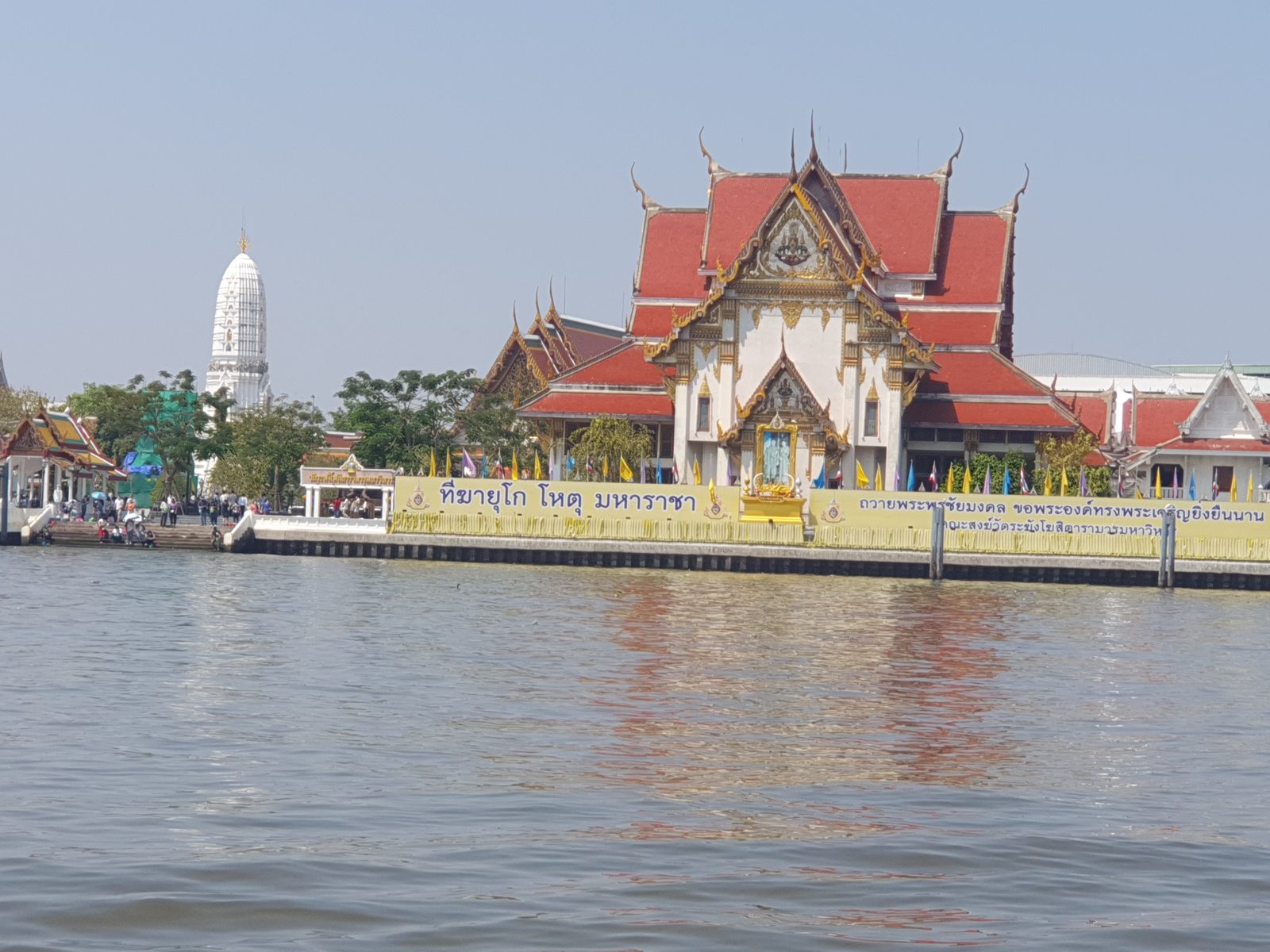 ThailÃ¤ndischer Tempel am Fluss
